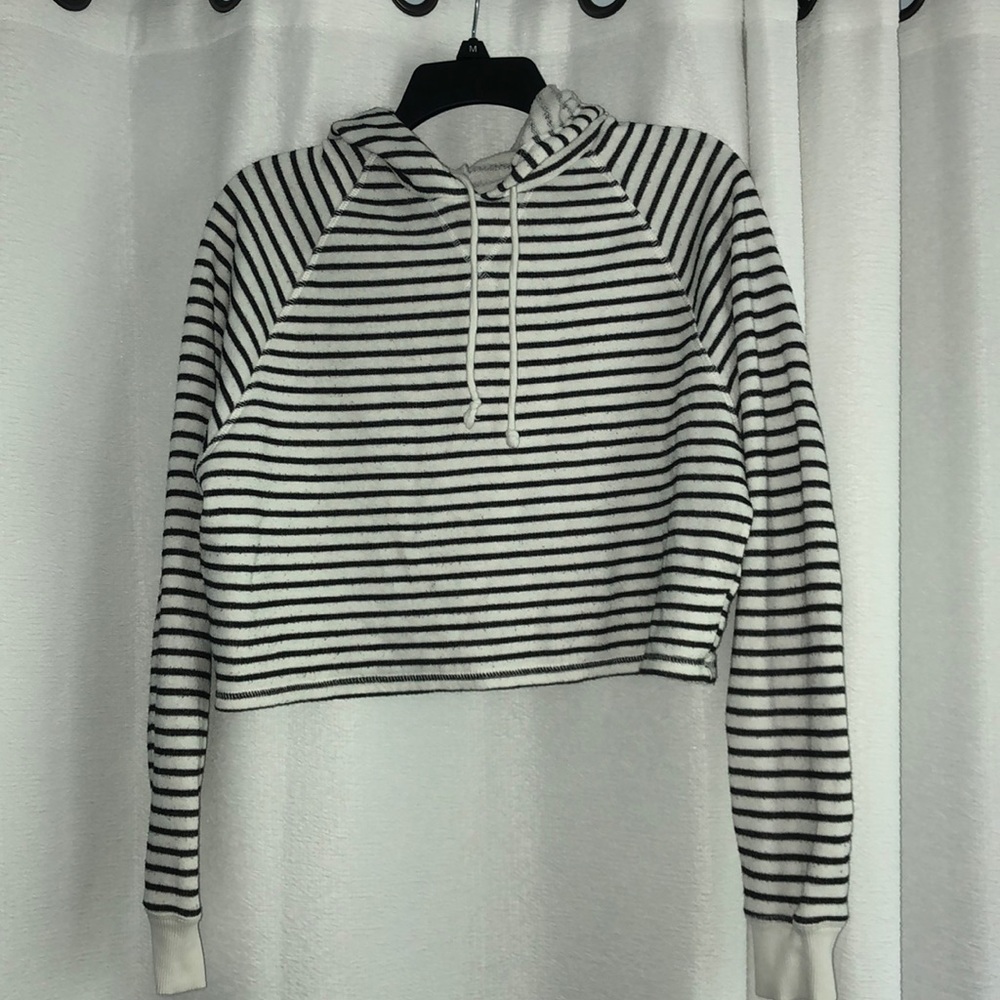 b&w Striped Cropped hoodie
